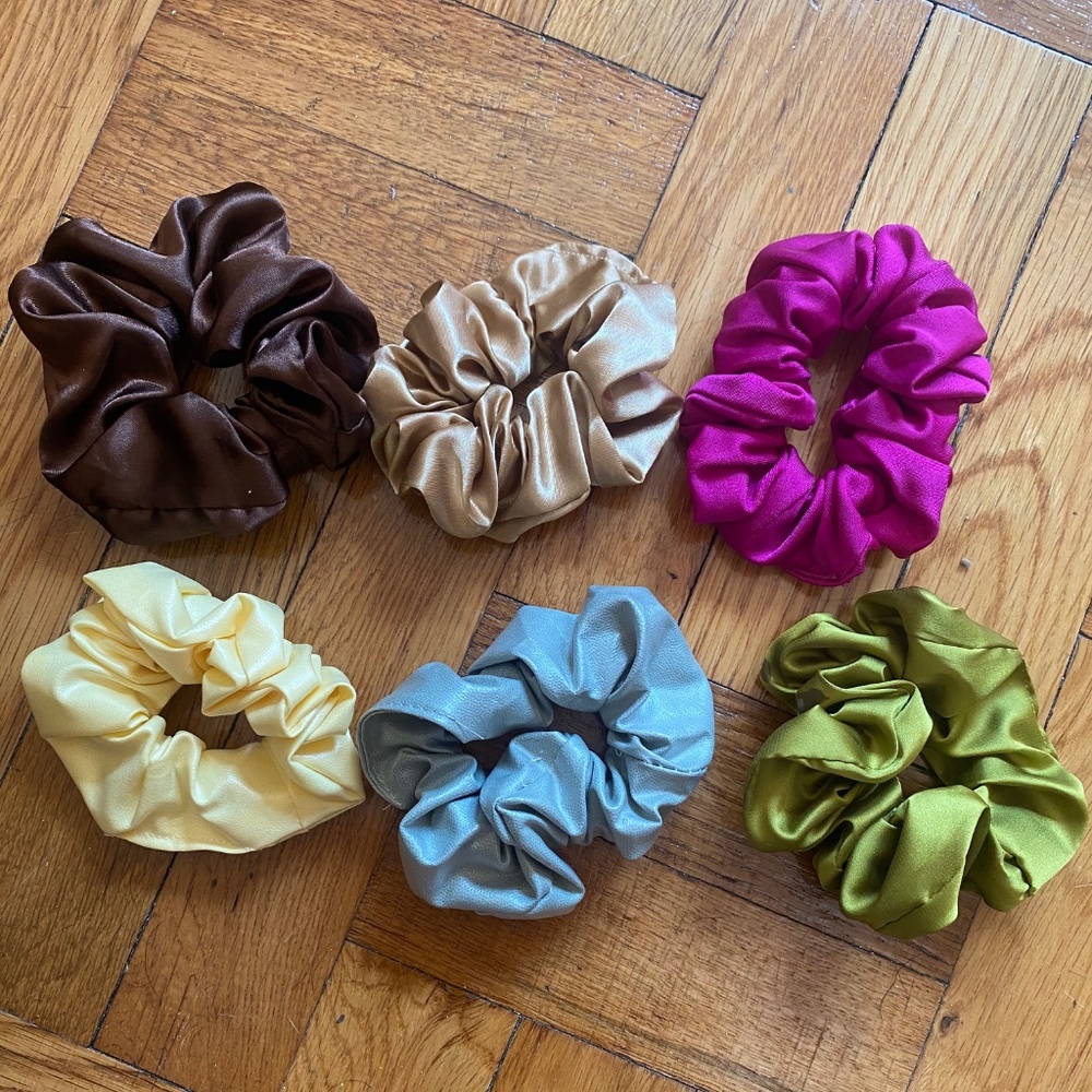 6 scrunchies